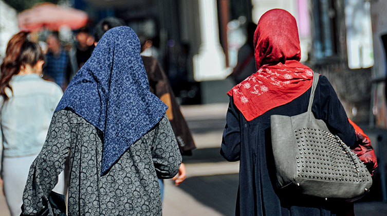 Muzułmanki na ulicach jednego z krajów Azji Środkowej