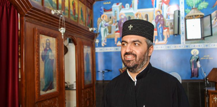 Zdjęcie: Pastor Athanasios w swoim kościele w Homs
