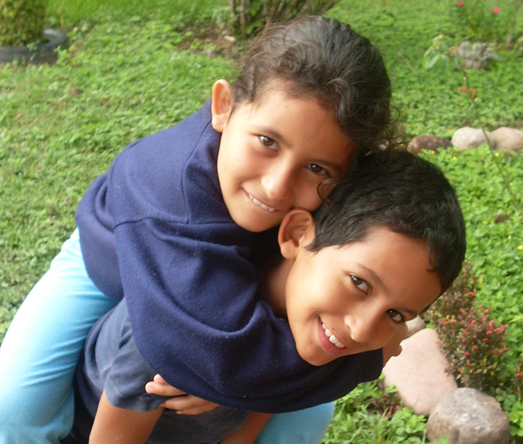Kolumbianische Kinder in einem Kinderhaus