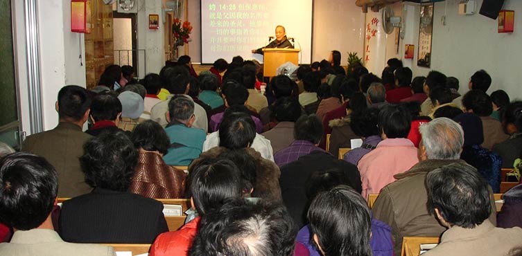 Zdjęcie: Zgromadzenie w kościele domowym. W nabożeństwach w kościołach domowych uczestniczy od kilku do kilkuset osób.