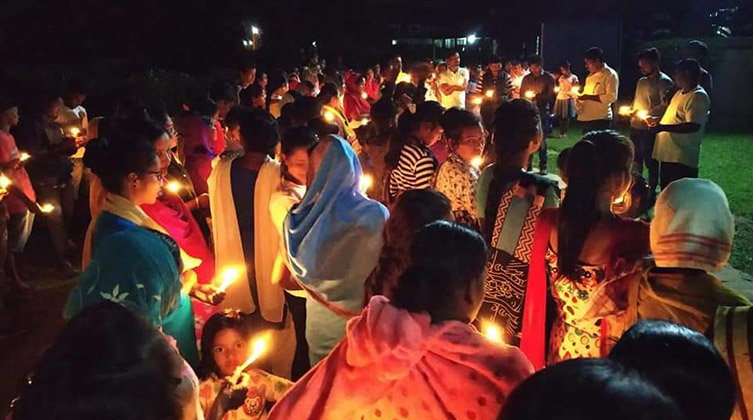 Zdjęcie: Chrześcijanie z Azji Południowej modlą się o swoich braci i siostry na Sri Lance.