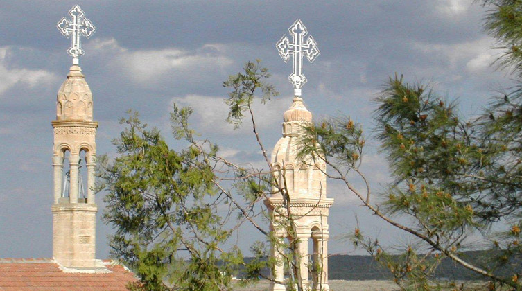 Od wielu lat trwa konflikt z rządem tureckim o syryjski klasztor prawosławny Mor Gabriel w południowo-wschodniej Turcji - jak również o inne klasztory 