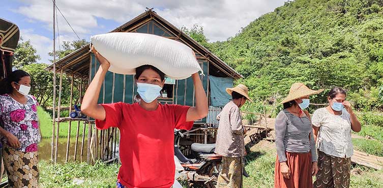 Zdjęcie: Ma Khin*, chrześcijaninnawróceni z buddyzmu z Myanmaru.