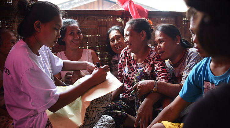 Wspólne studiowanie Biblii: chrześcijańskie kobiety na południu Filipin (zdjęcie symboliczne)