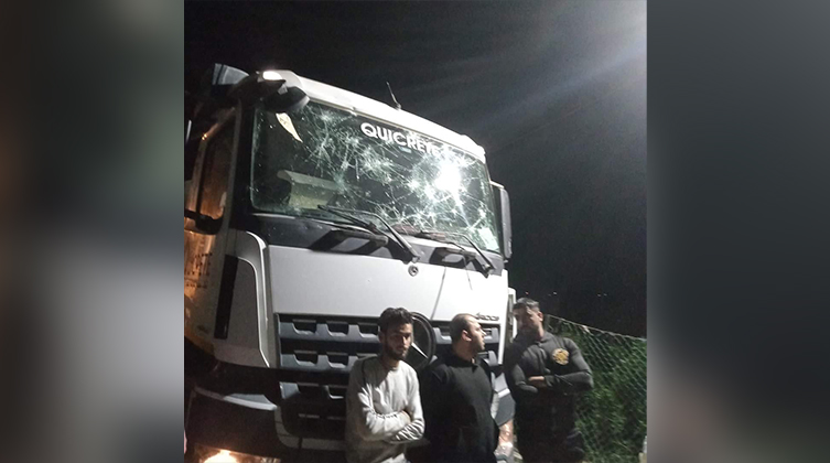 Uszkodzona ciężarówka to tylko część strat, które ponieśli chrześcijanie w Abis al-Thawra