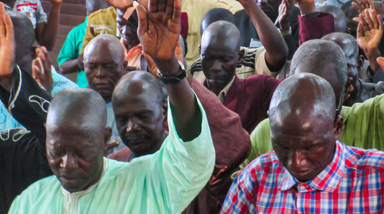 Rodzice uprowadzonych „dziewcząt z Chibok” modlą się o ich uwolnienie