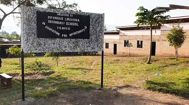Szkoła średnia Lhubiriha w zachodniej Ugandzie, gdzie w wyniku ataku zginęło ponad 40 osób