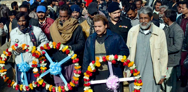 Zdjęcie: pogrzeb ofiar ataku w Kweta, Pakistan (źródło: World Watch Monitor)