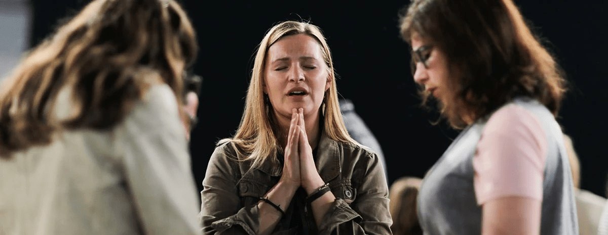 MDM 2022 - Kobieta podczas modlitwy