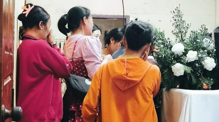LAOS: PASTOR ZABITY NA OCZACH ŻONY
