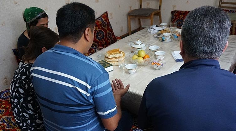 AZJA ŚRODKOWA: Mała społeczność poddana ogromnej presji 