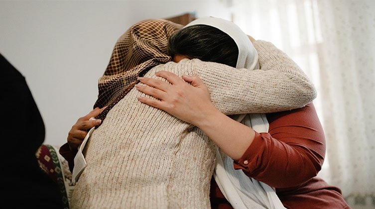 IRAN: Modlitwa przynosi ulgę w bólu i przełamuje izolację