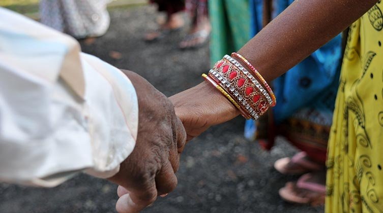 INDIE: Wieś sprzeciwia się pochowaniu 13-letniego chrześcijanina