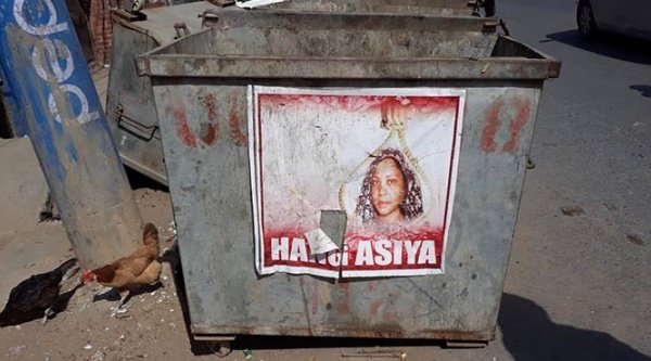 Zdjęcie: Ten plakat w Pakistanie wzywa do egzekucji Asi Bibi