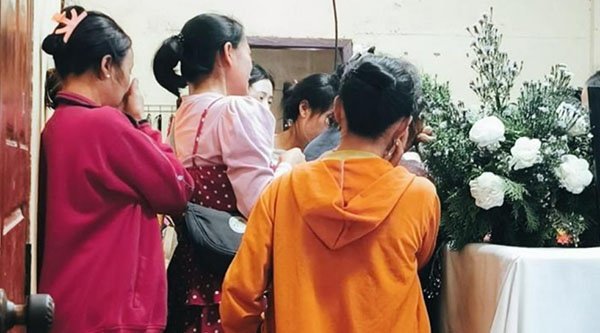 LAOS: PASTOR ZABITY NA OCZACH ŻONY