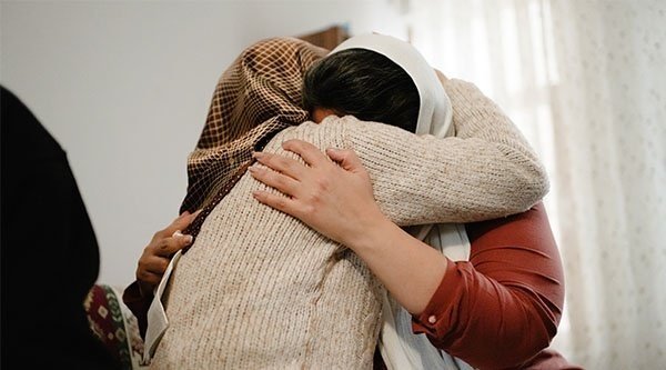 IRAN: Modlitwa przynosi ulgę w bólu i przełamuje izolację