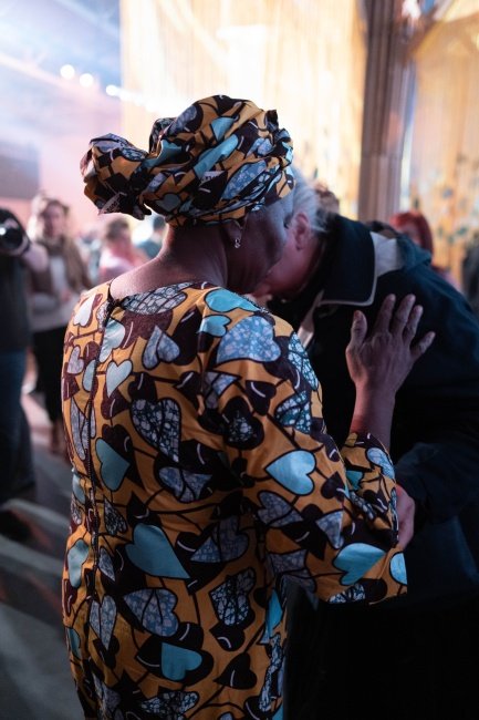 Zdjęcia z Dnia Open Doors 2025 w EXPO Łódź z dnia 8 listopada. To było piękne święto, czas modlitwy, uwielbienia i świadectw z prześladowanego Kościoła.